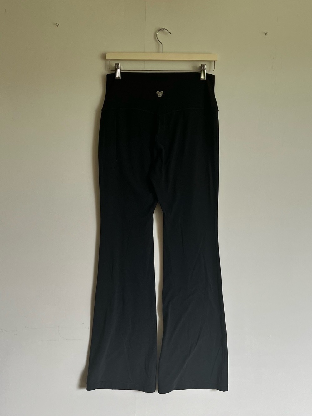 Aritzia Golden Black High Rise Flare Yoga Pants Size 12